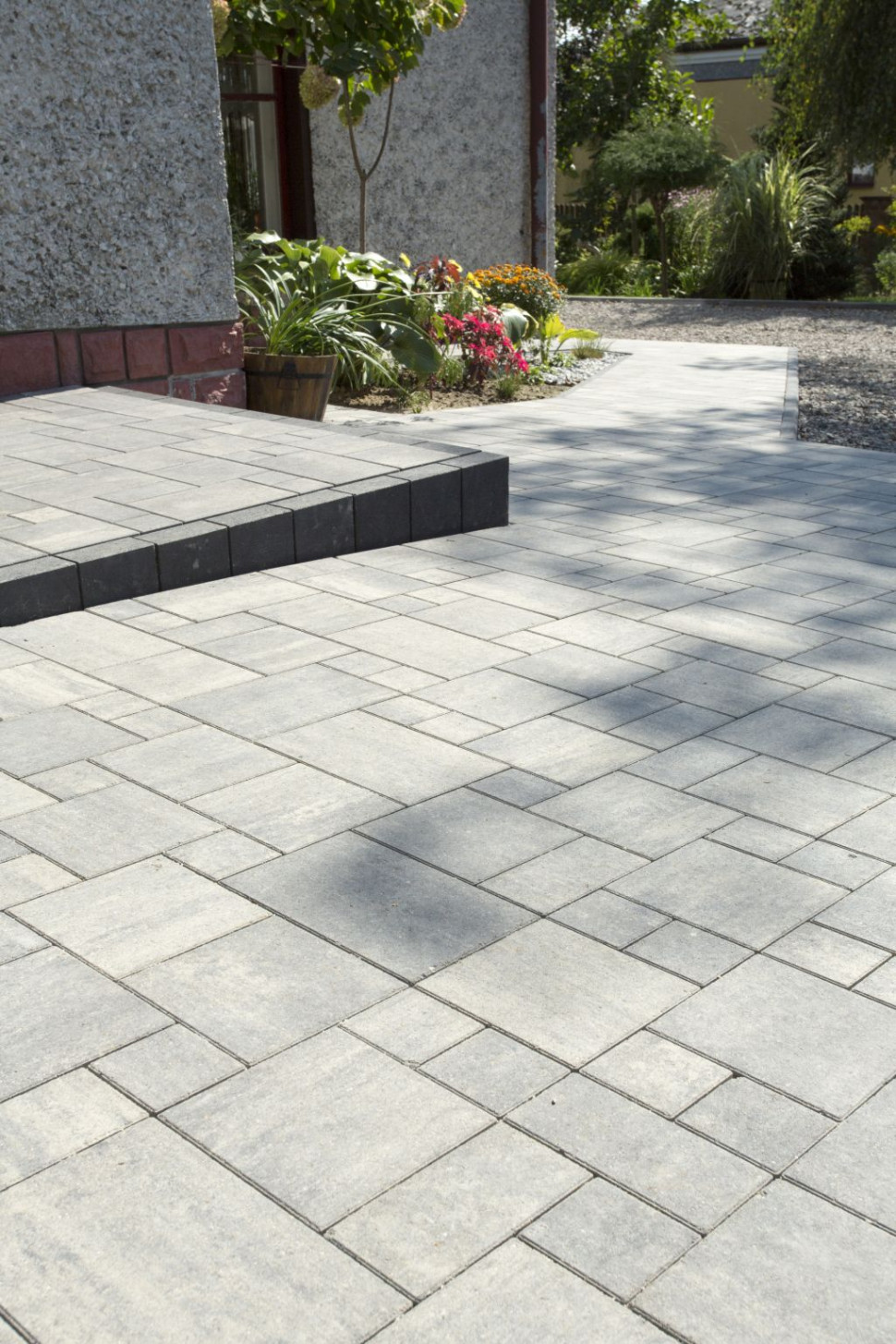 Nowoczesna i minimalistyczna kostka Polbruk Commix