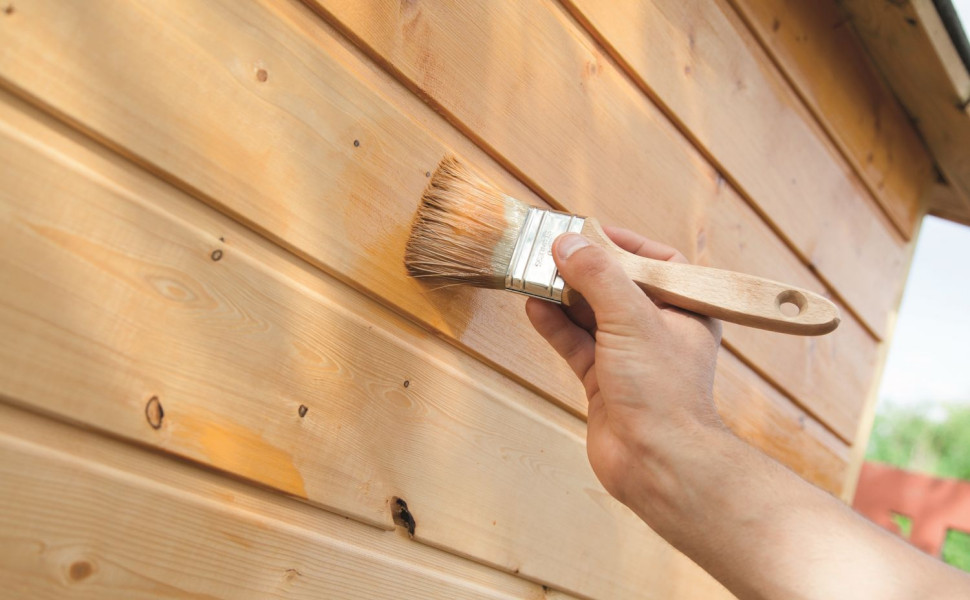 Prawidłowe malowanie drewna lazurą ochronną
