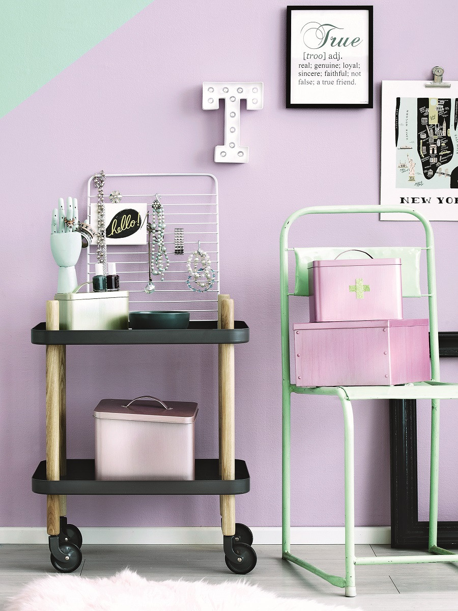 Tikkurila Everal Aqua Matt 10 - kolor F497 Paper (wieszak na bizuterie), Tikkurila Taika Pearl Paint - kolory 2076 Mercury, 2074 Venus (pudelka)