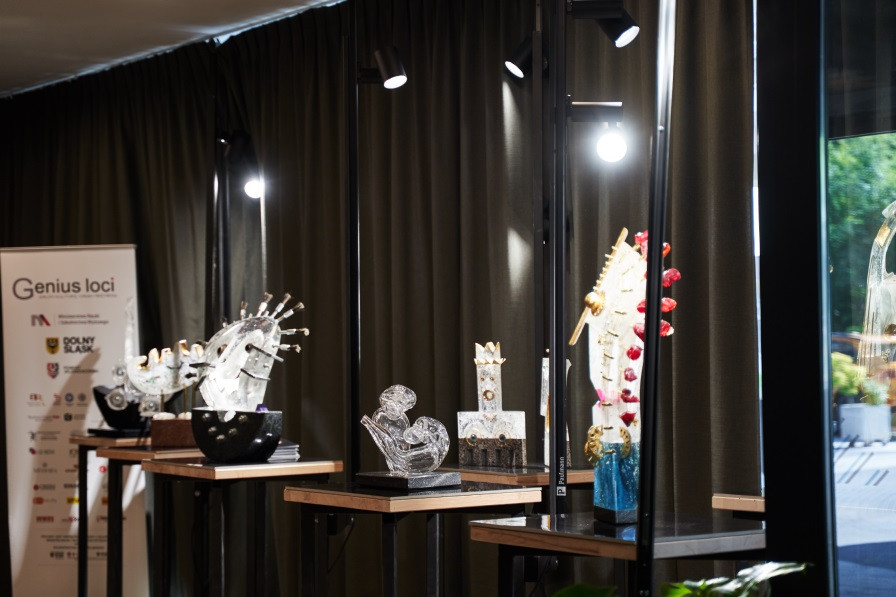 Wystawa Konrada Tomaszewskiego w świetle systemu szynowego ProRail3