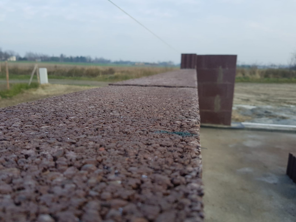 Wznoszenie ścian z keramzytobetonu