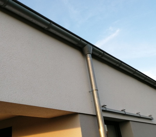 Gotowe systemowe elementy orynnowania łączone na klej