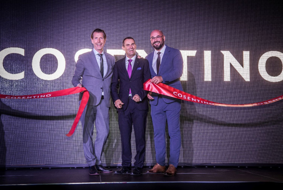 Pedro Parra Uribe przecinający wstęgę w Mysłowicach