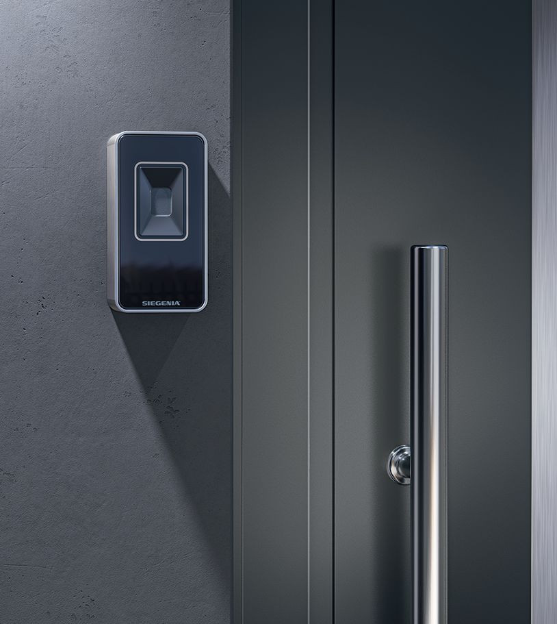 Czytnik linii papilarnych na drzwiach zewnętrznych