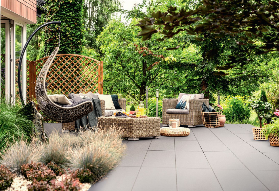 Meble ogrodowe na tarasie