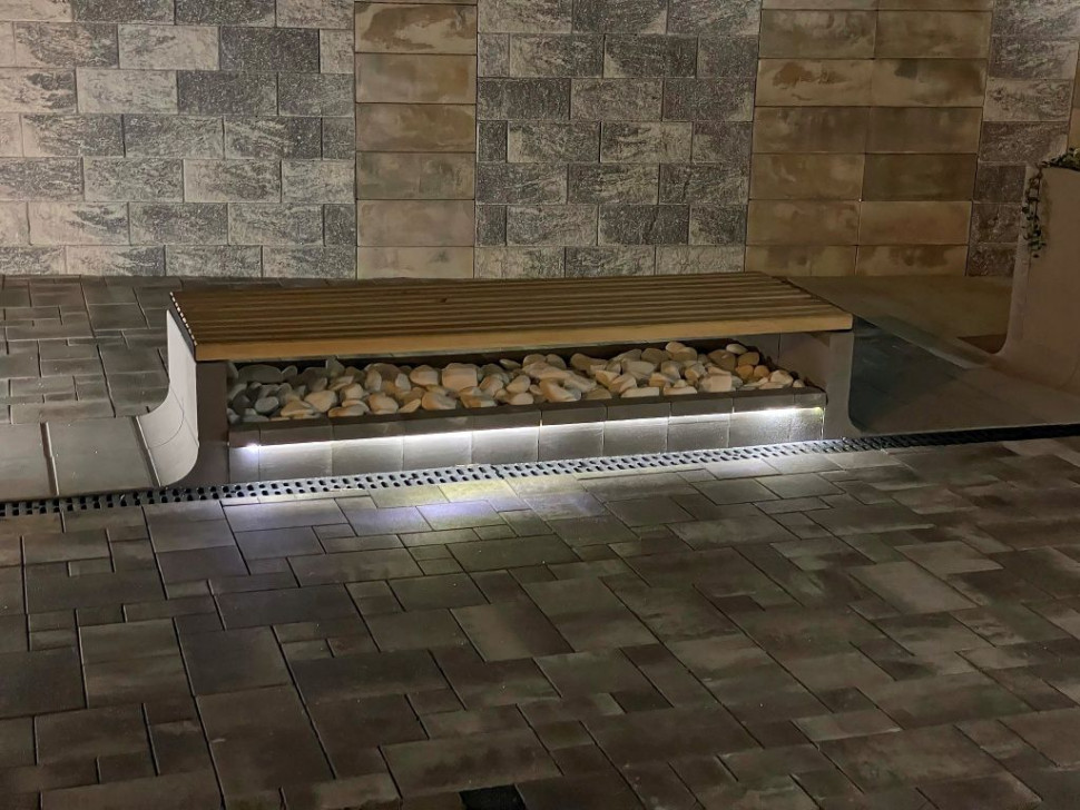 Ławka z podświetlonym obrzeżem Flesh, Polbruk