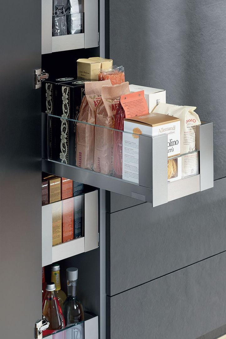 Przezroczyste ścianki szuflad ułatwiają odnalezienie potrzebnych przypraw czy produktów spożywczych