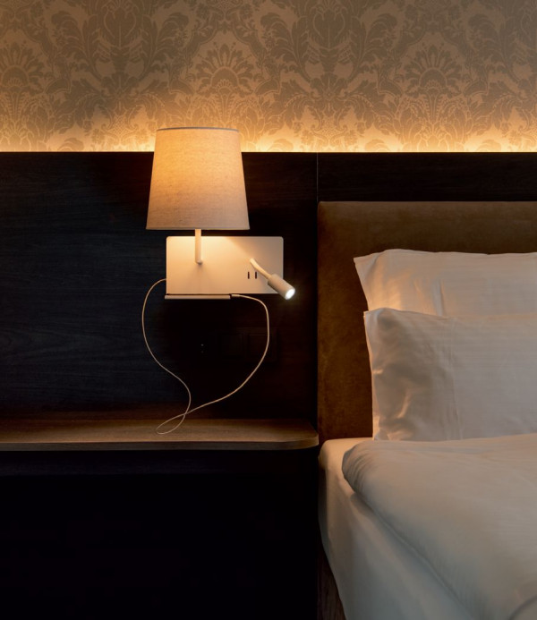 Oświetlenie łóżka - lampka i taśma LED