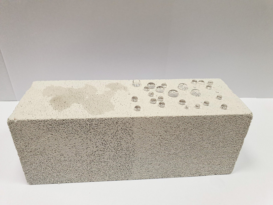 Impregnacja betonu - jak zabezpieczyć surowy materiał i zachować jego walory estetyczne?