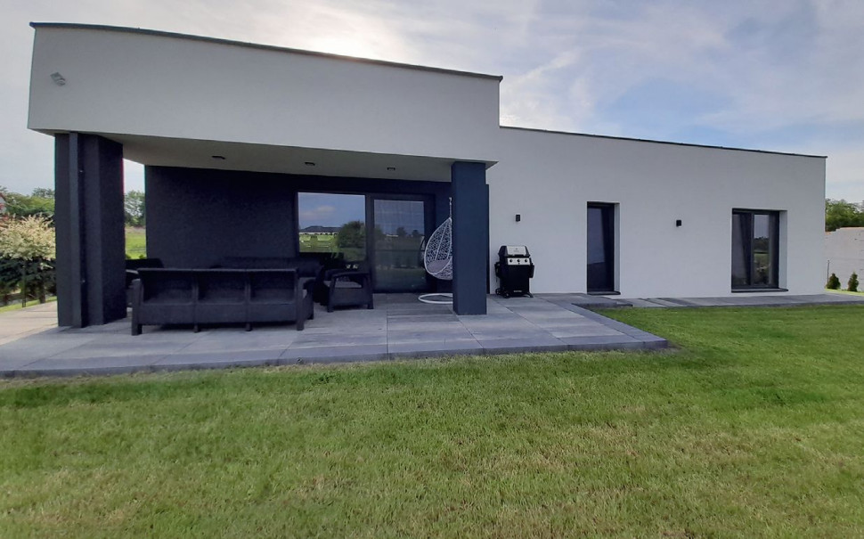 Stałe zadaszenie nad tarasem