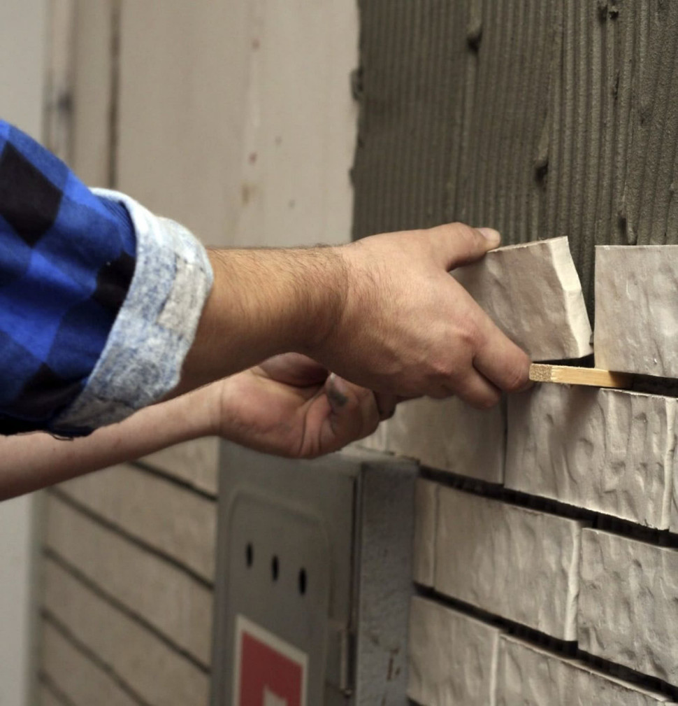 Wykończenie ocieplonych ścian płytkami