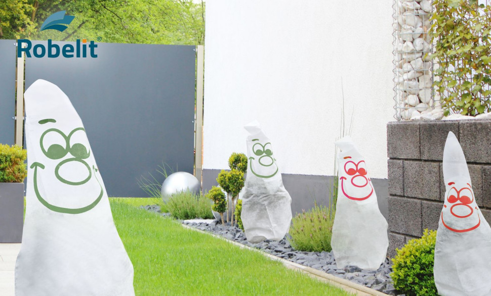 Iglaki owinięte w agrowłókninę