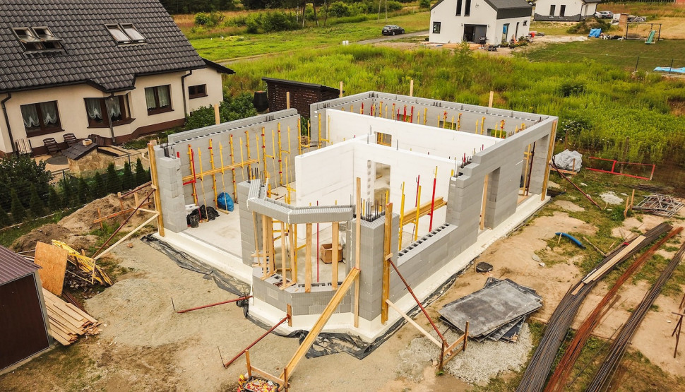 Jedną z wielu zalet technologii IZODOM2000 jest szybkość budowy