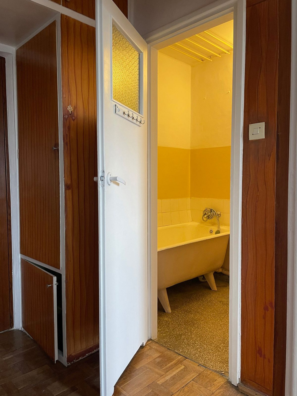 Łazienka w studenckim mieszkaniu przed remontem