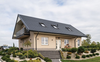 Trwały dach? Tylko blachodachówka panelowa!