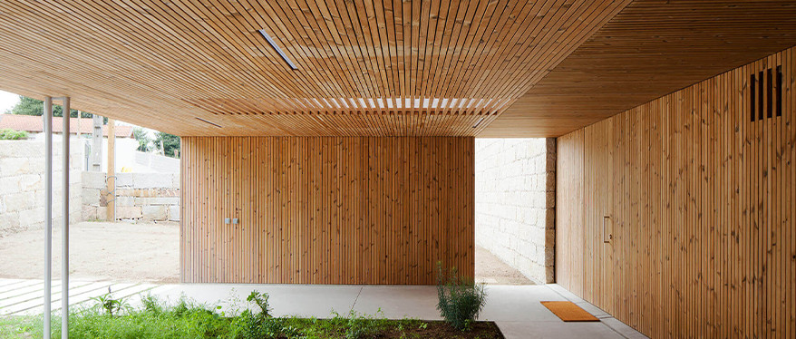 Budynek z termowanego drewna