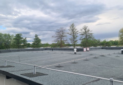 Czym zaizolować dach płaski - membraną hrydroizolacyjną czy papą?