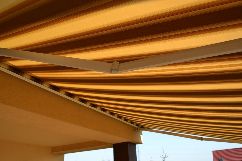 Ramiona z aluminium i poszycie z zaimpregnowanej tkaniny akrylowej