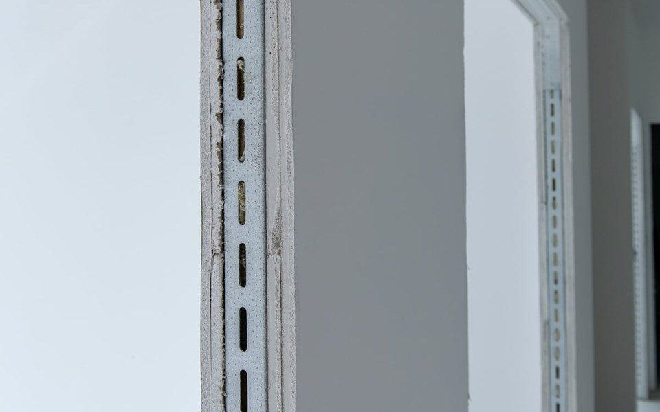 Sucha zabudowa w budynku wielorodzinnym