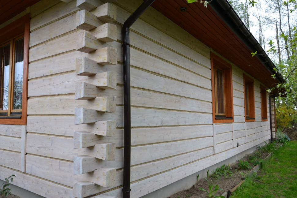 Po 15 latach zmodernizowano zewnętrzne ściany domu, wzniesionego w drewnianej konstrukcji szkieletowej