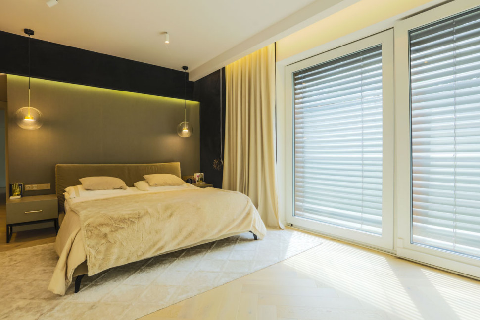Żaluzje fasadowe typu C w sypialni