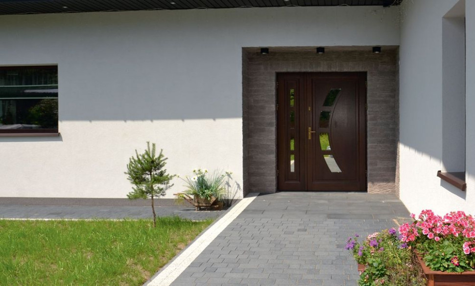 Reprezentacyjne drzwi wejściowe (szerokie, dwuskrzydłowe, ze szkłem weneckim)