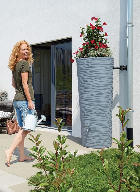 Ozdobna beczka z tworzywa do gromadzenia deszczówki