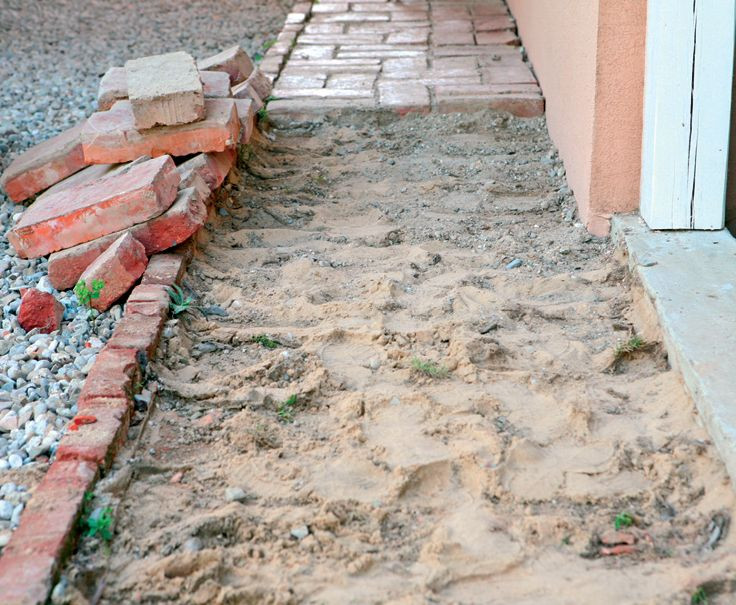 Niezbędne jest usunięcie bruku i podsypki z piasku