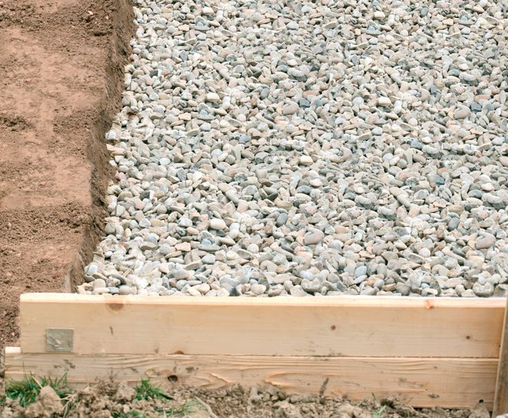 Przestrzeń wypełniamy 20 cm podsypką z grysu