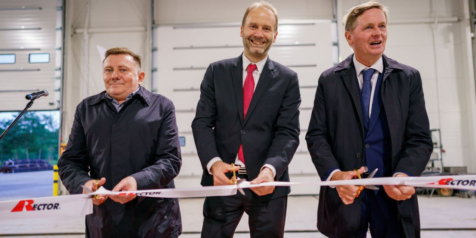 Przecięcie wstęgi w fabryce RECTOR w Mszczonowie