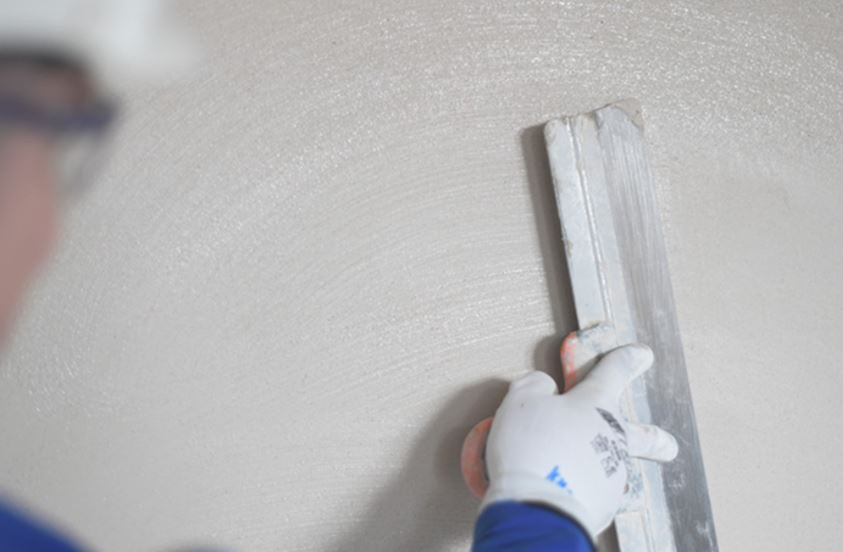 Aplikowanie tynku Knauf MP 75 Aqua 