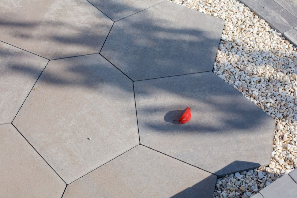 oOpaska wokół domu ułożona z płyt Polbruk Exa