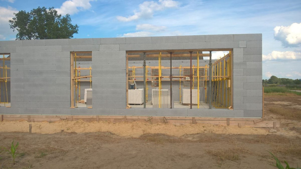 Budynek wznoszony w technologii IZODOM2000