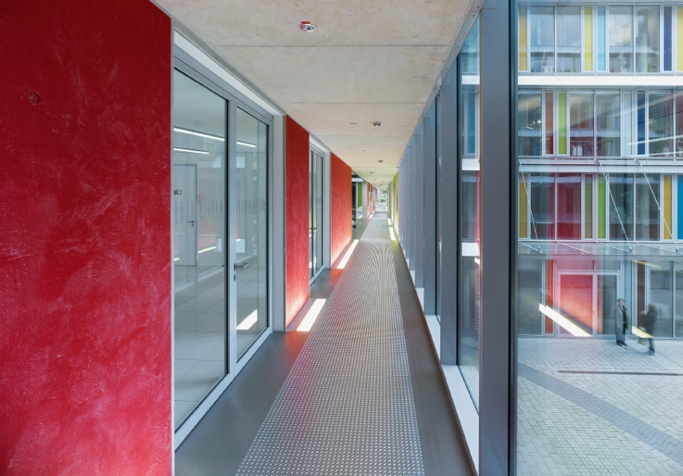 Ogniochronne przegrody szklane na bazie szkła Pilkington Pyrostop®. fot.Pilkington IGP (NSG Group)