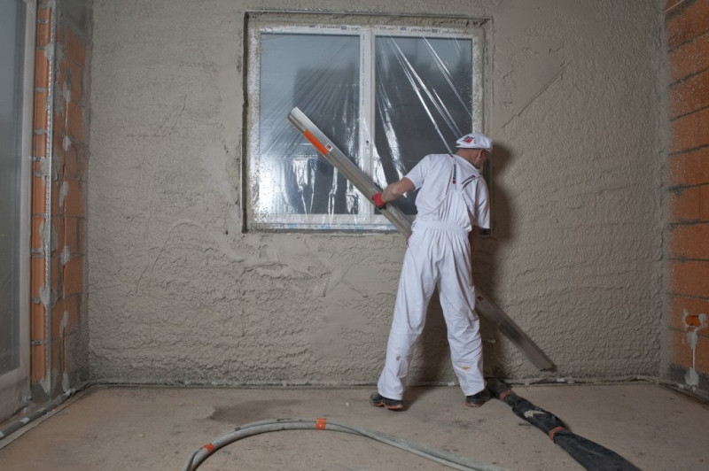 Ściąganie tynku łatą H