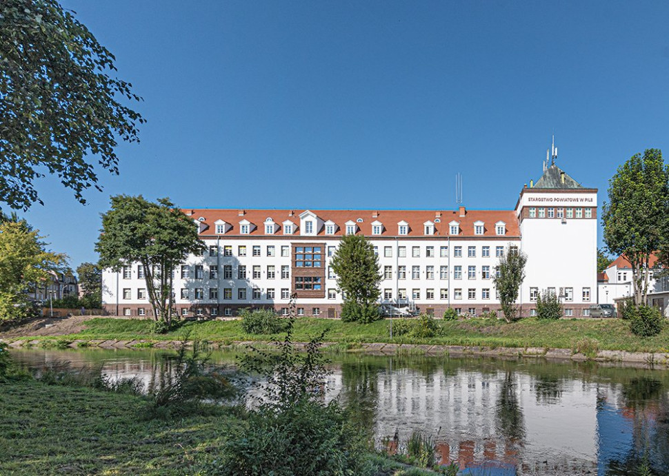 Starostwo Powiatowe w Pile – Fasada Roku 2021 w kategorii „budynek po termomodernizacji”