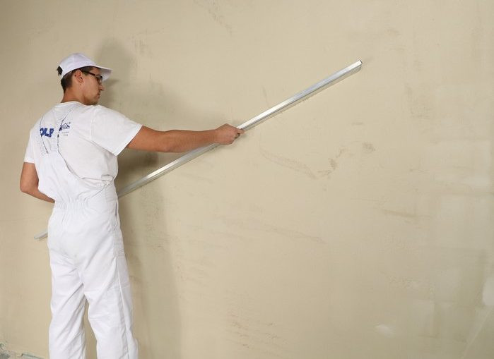 Trapezowanie tynku gipsowego