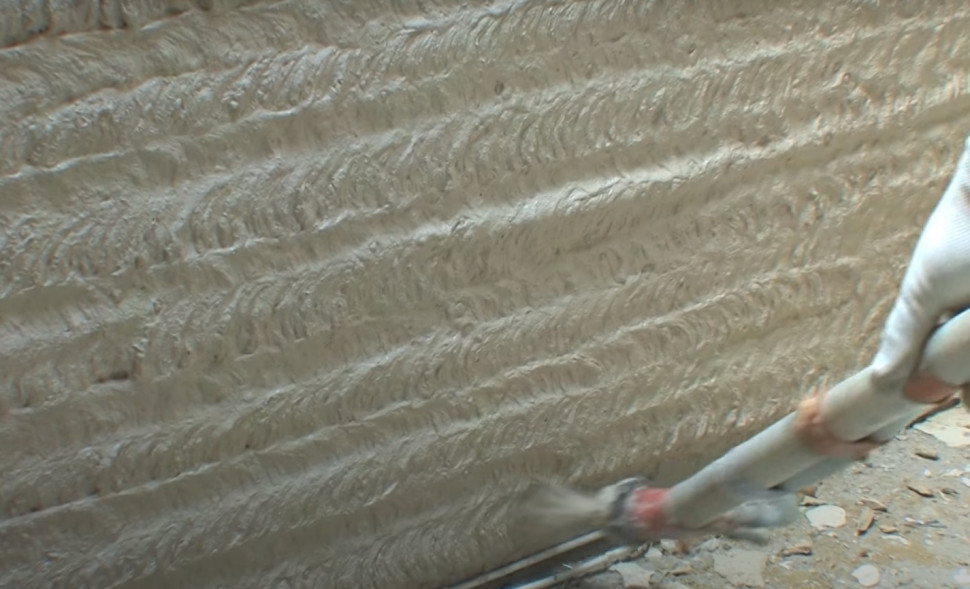 Nakładanie tynku gipsowego