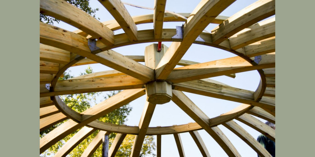 Konstrukcyjne łuki z drewna gięto-klejonego