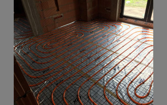 Ogrzewanie podłogowe i inteligentne systemy sanitarne - innowacje dla komfortu i bezpieczeństwa