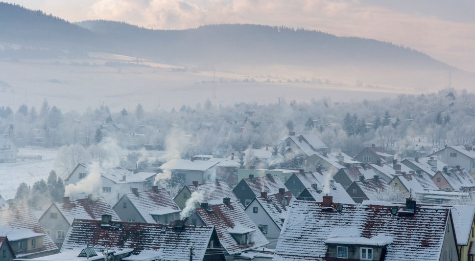 Domy jednorodzinne w zimowej scenerii