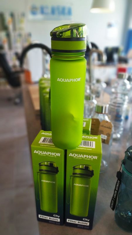 Filtrujące butelki Aquaphor w kolorze zielonym