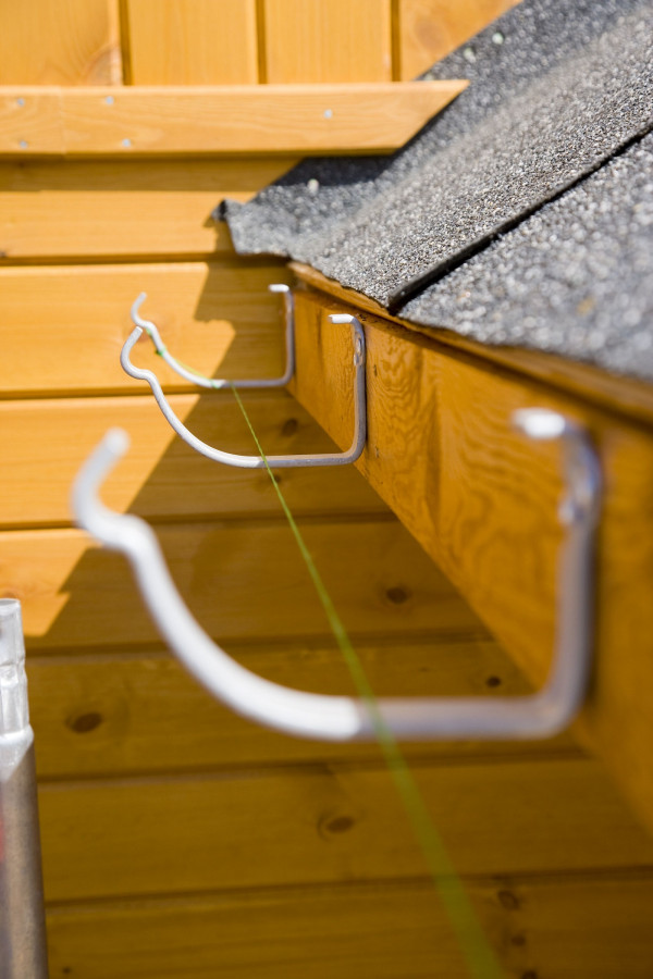 Ustawienie odpowiedniego spadku rynny