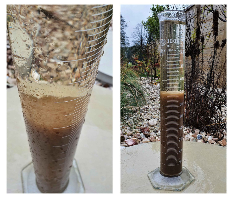 Test sedymentacyjny - w górnej części probówki są oczyszczone ścieki, w dolnej osad czynny. 