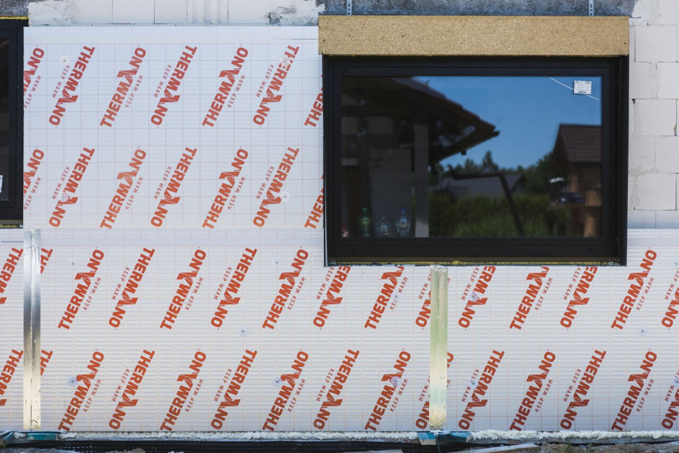 Płyty izolacyjne Thermano na ścianie od strony zewnętrznej