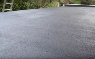 Kiedy można położyć na dachu nową papę na starej, a kiedy ją zerwać?