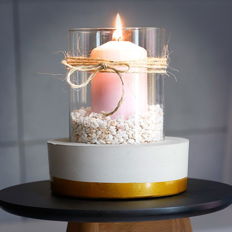 Własnoręcznie wykonany świecznik z betonu