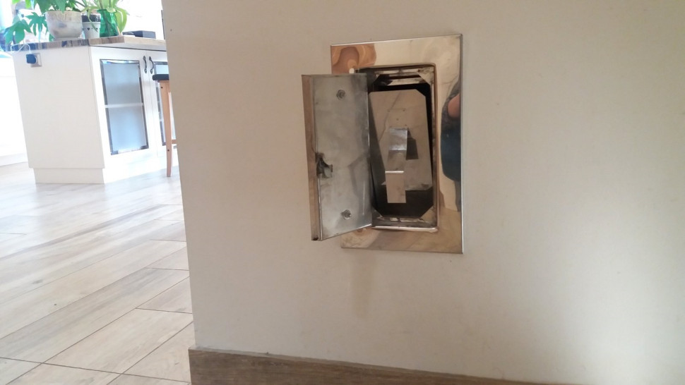 Wyczystka ze stali nierdzewnej przy kominku