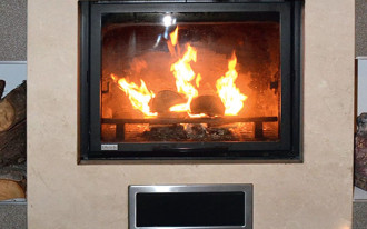 Kominek z płaszczem wodnym dla efektywniejszego grzania