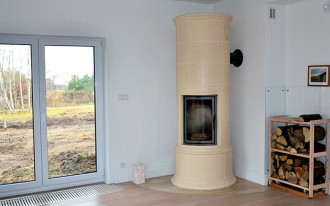Ogrzewanie domu piecem kaflowym ze stalowo-żeliwnym wkładem